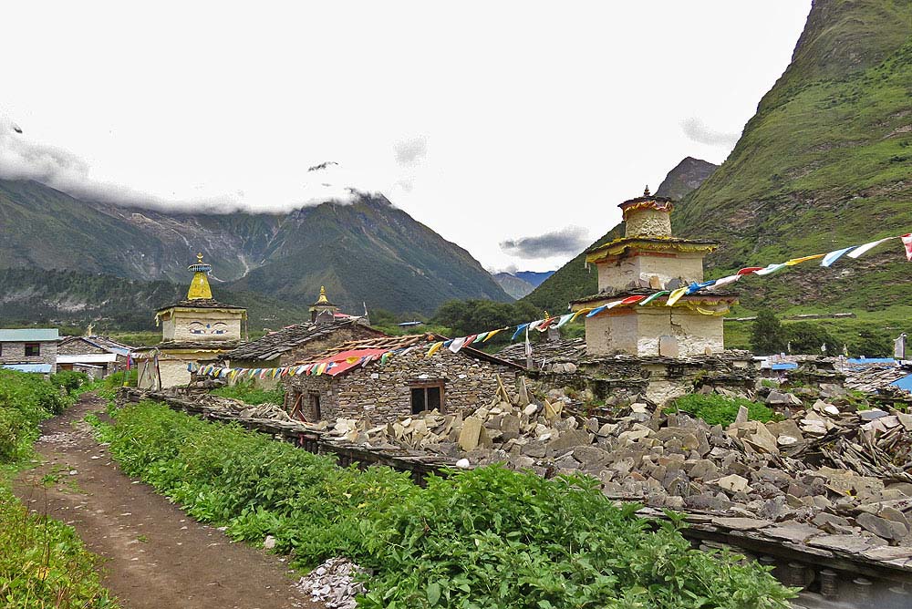 MANASLU TREKKING